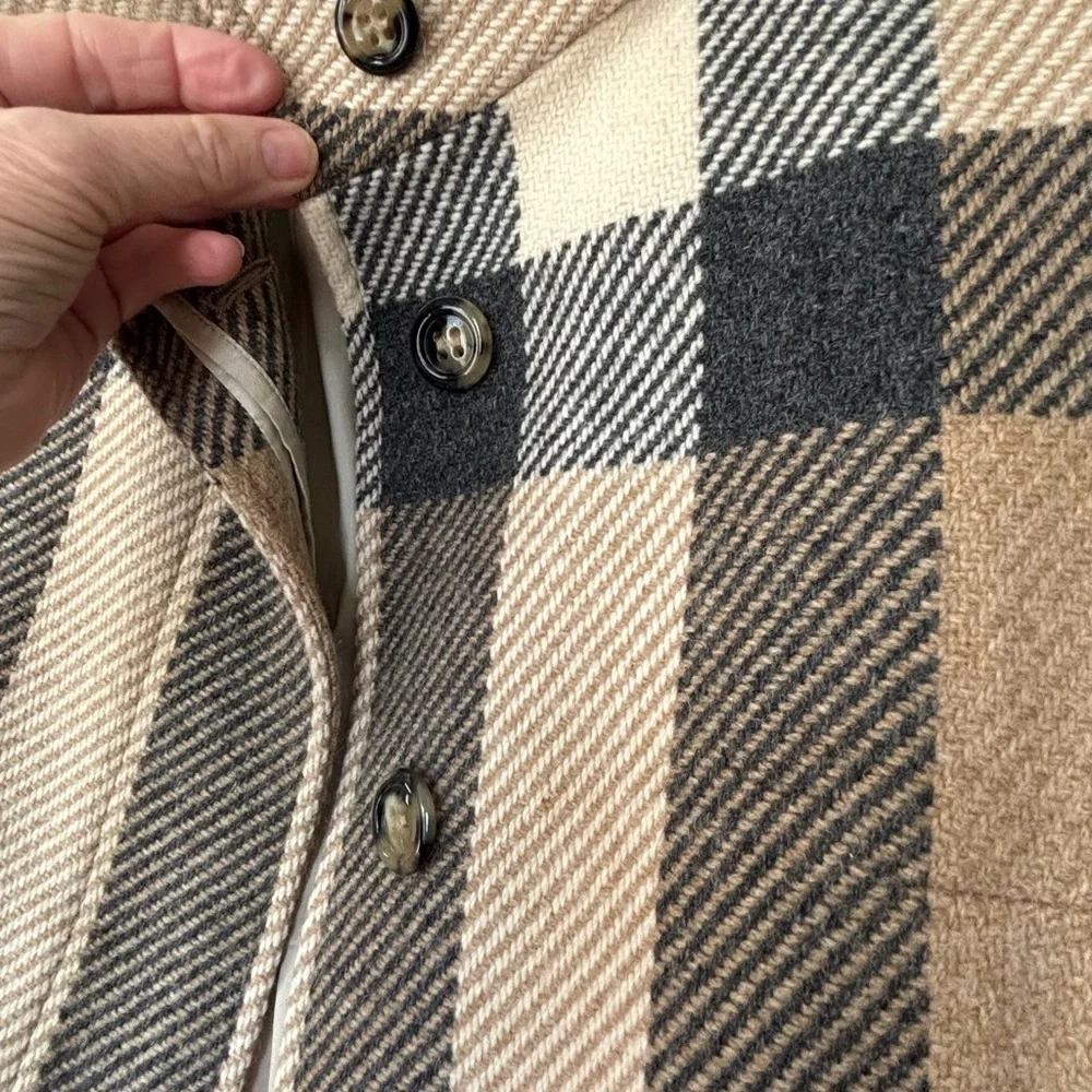 Burberry Classic Plaid Trench Coat with Red Accents - Picture 5 of 12